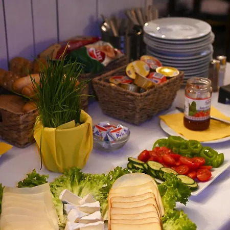 Branc, Garni Hotell Senica